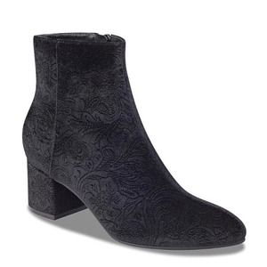 Unisa Black Velvet with Delicate Floral Detail Design zip-up Bootie size 7.5